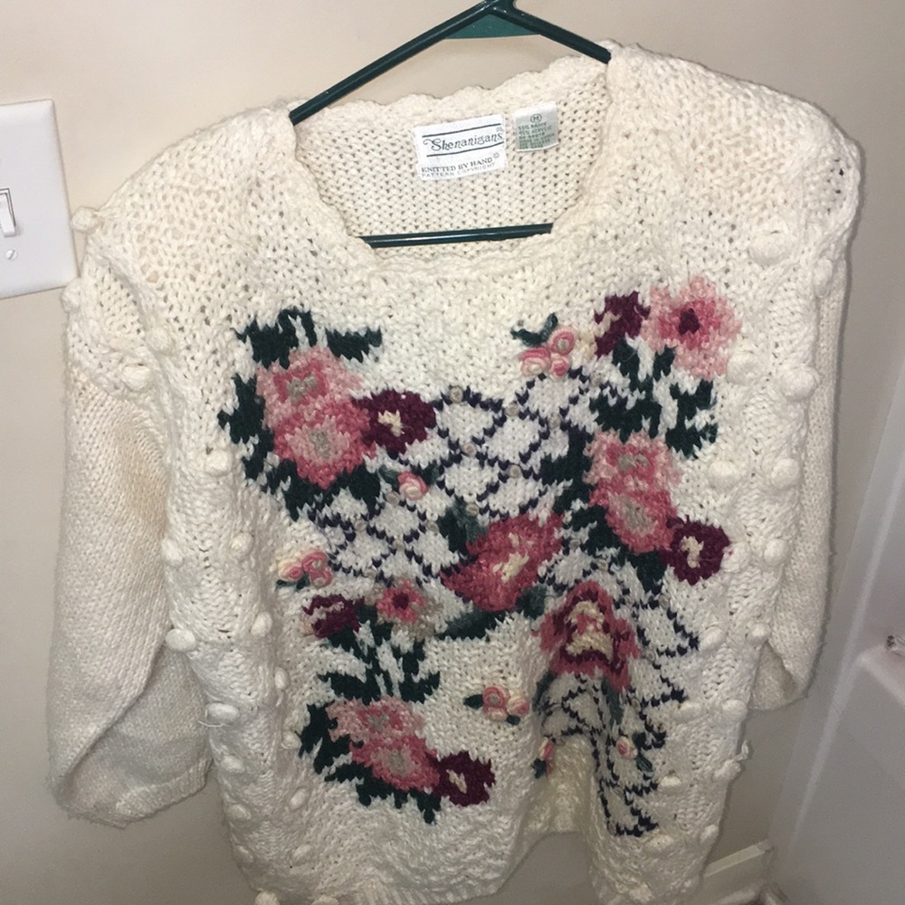 VINTAGE women’s White Floral design sweater